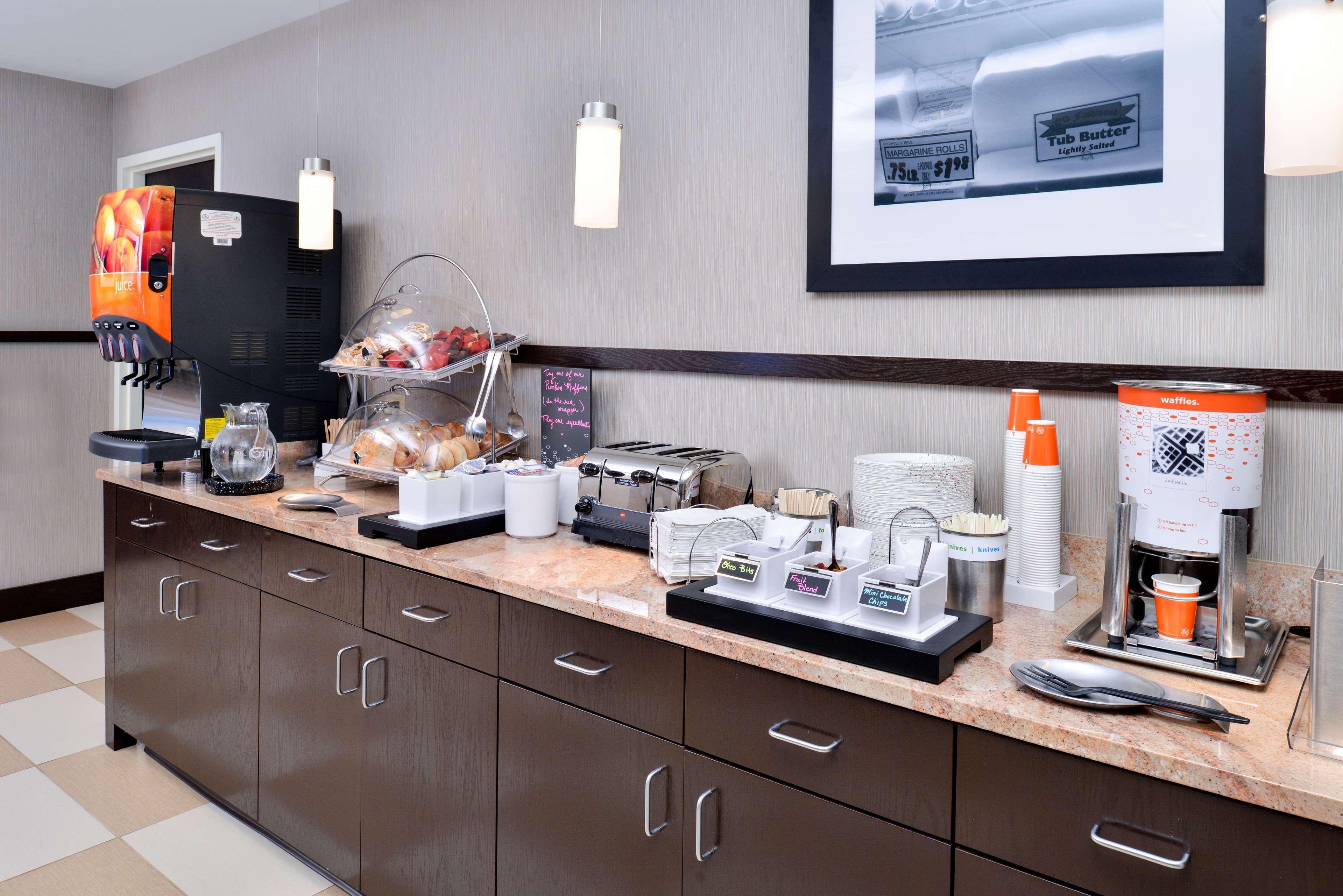 Hampton Inn & Suites California University-Pittsburgh Coal Center Екстер'єр фото