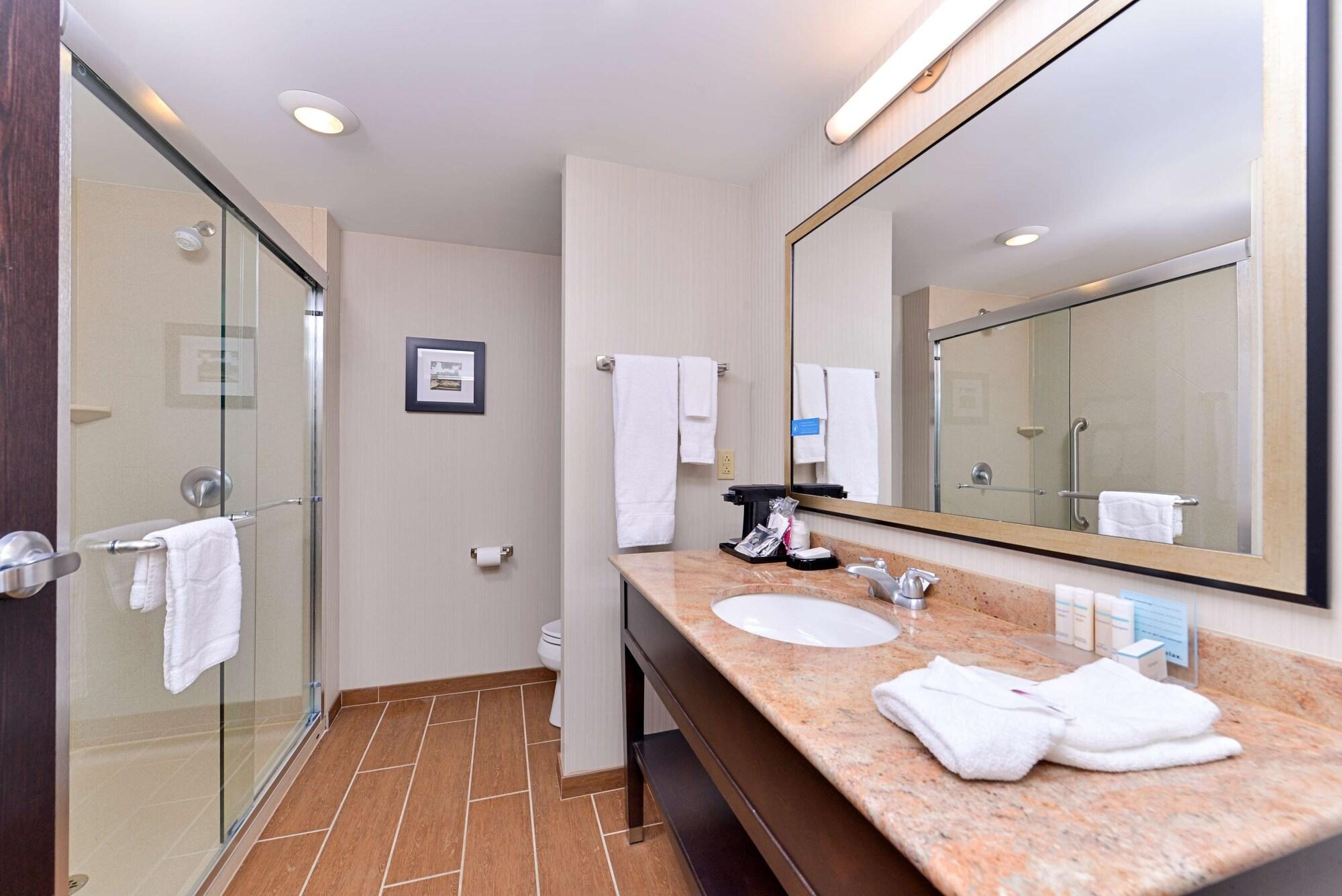 Hampton Inn & Suites California University-Pittsburgh Coal Center Екстер'єр фото