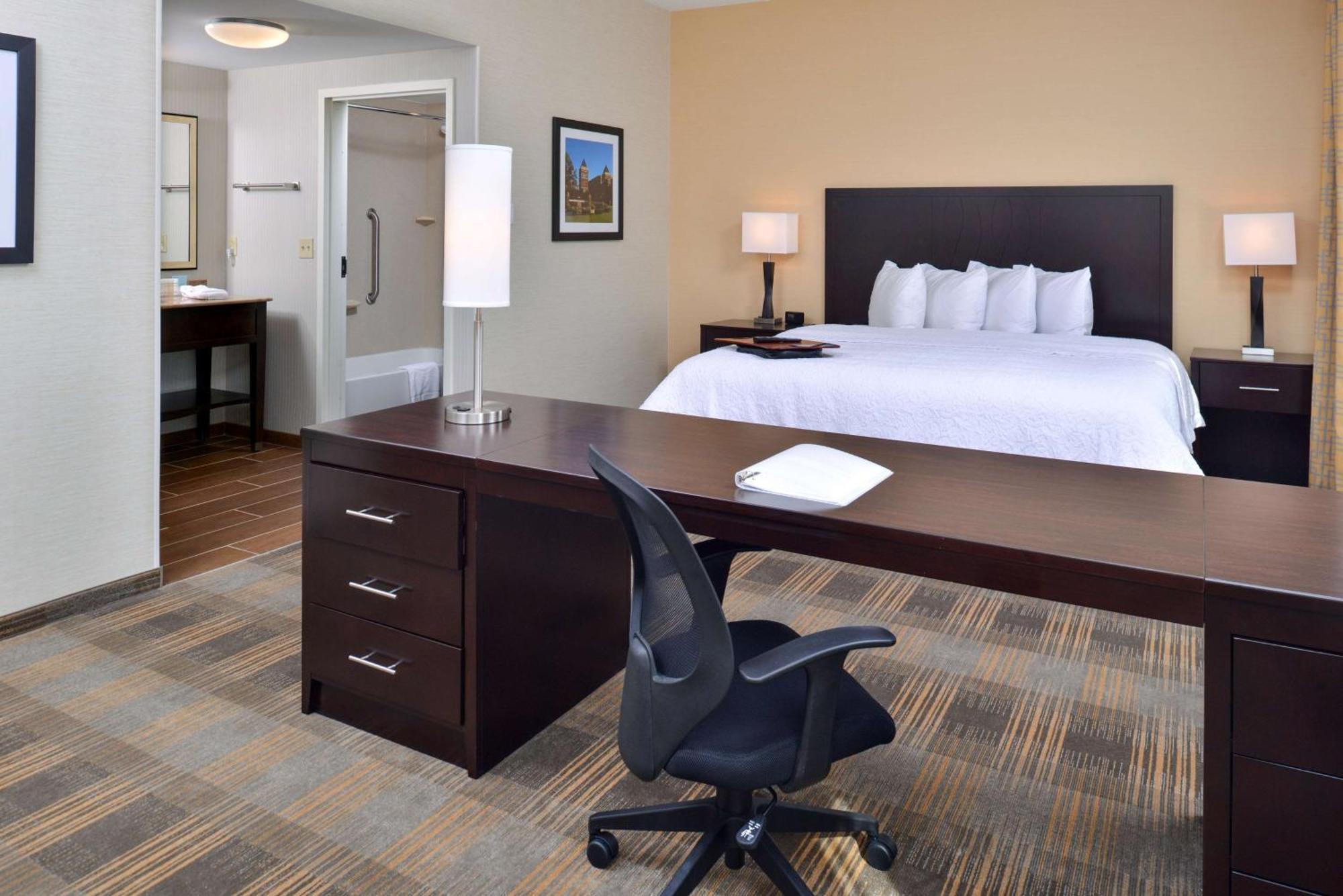 Hampton Inn & Suites California University-Pittsburgh Coal Center Екстер'єр фото