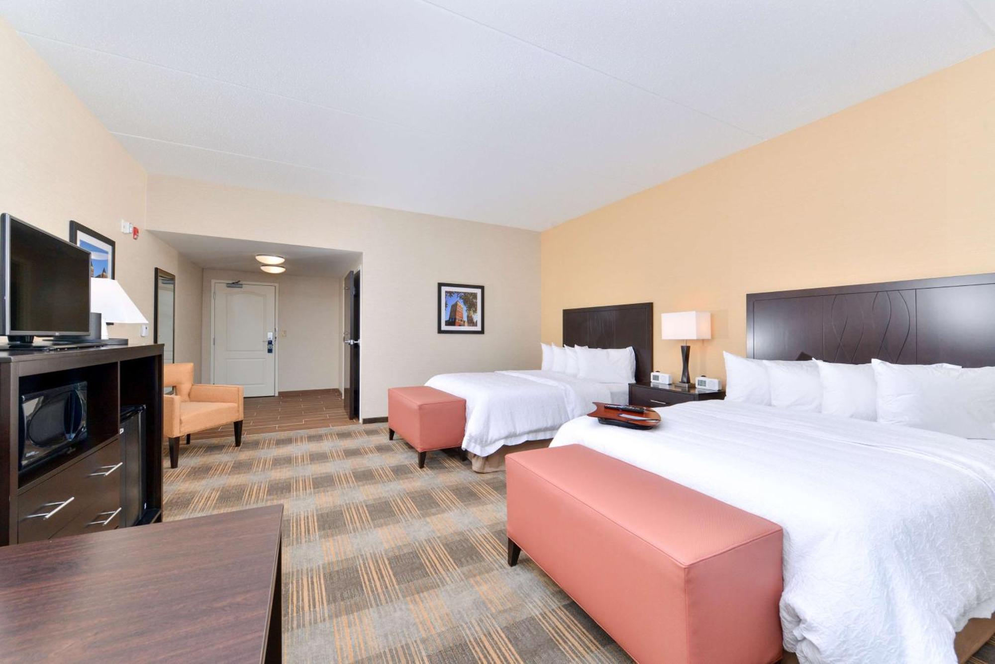 Hampton Inn & Suites California University-Pittsburgh Coal Center Екстер'єр фото
