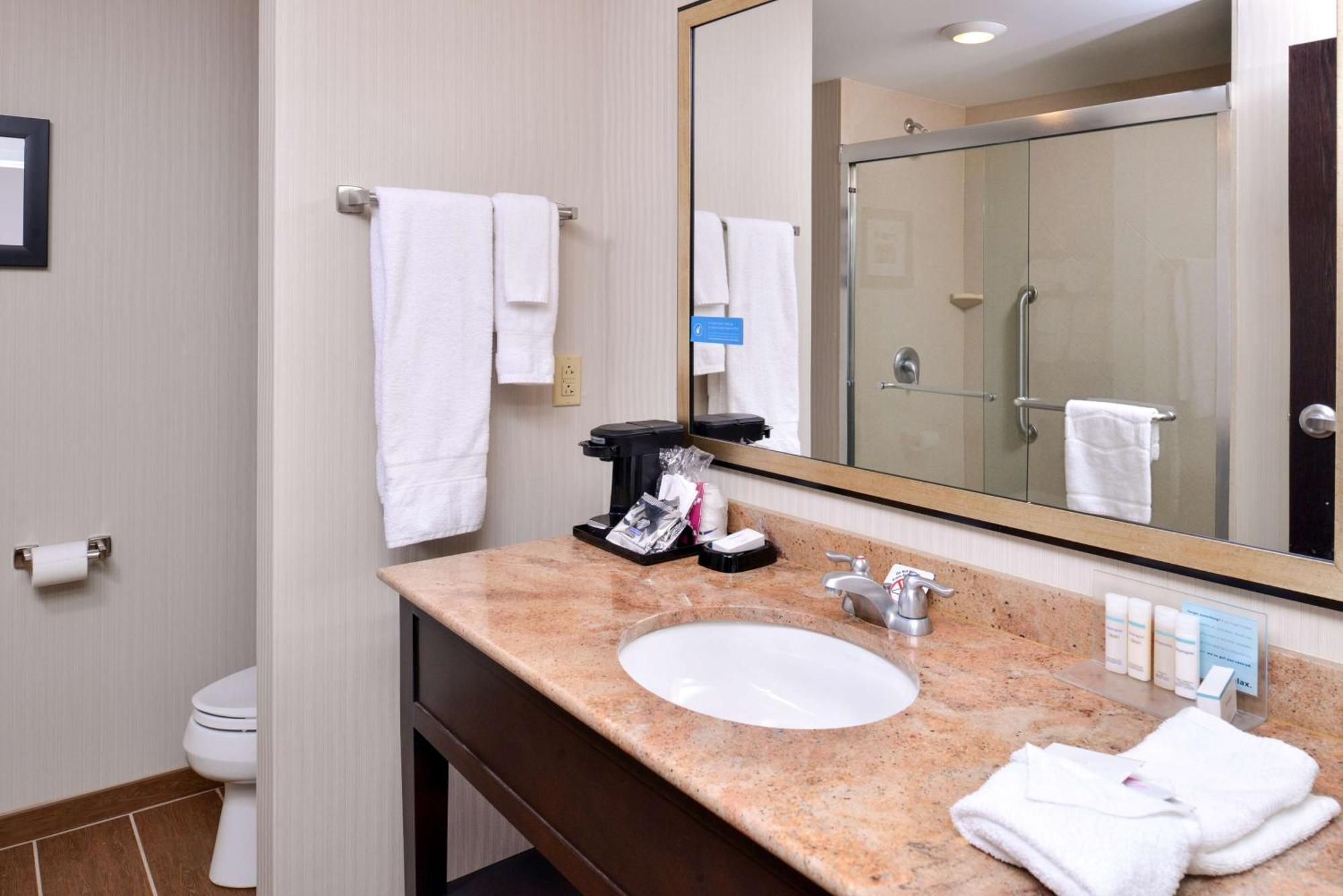 Hampton Inn & Suites California University-Pittsburgh Coal Center Екстер'єр фото