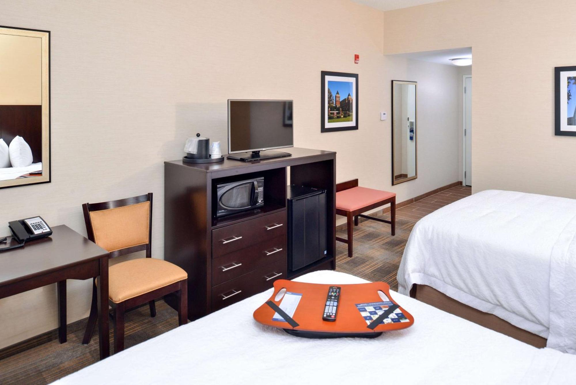 Hampton Inn & Suites California University-Pittsburgh Coal Center Екстер'єр фото